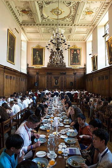 Cambridge Summer School: a dining hall full of students