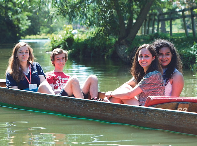 Cambridge summer school punting excursion