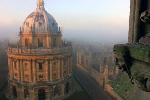 Image shows the Radcliffe Camera on a misty day.