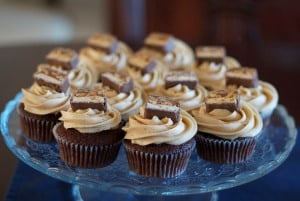 Image shows a plate of cupcakes.