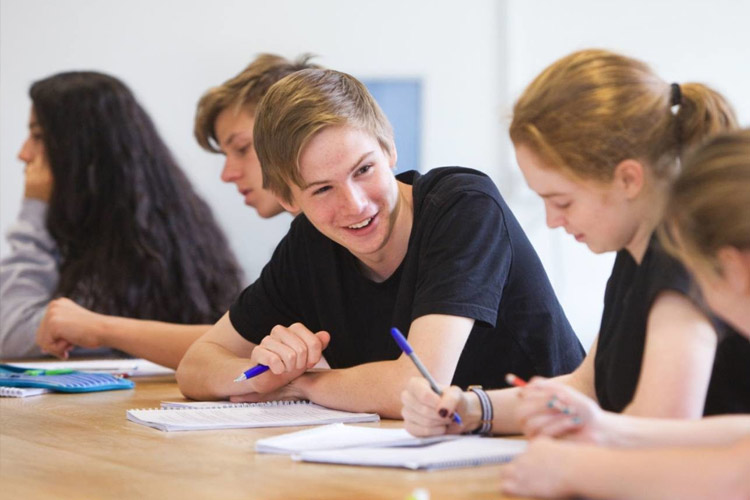 Creative Writing Summer School in Yale - students discussing