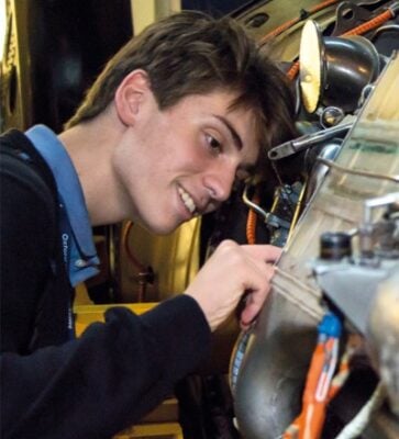 A student working on a machine at our Oxford Engineering Summer School