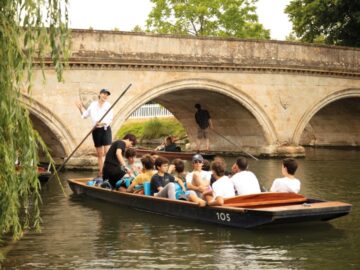 Oxford summer school, experience life, students on a punt boat.