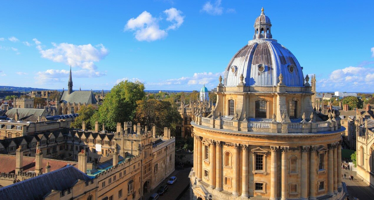 Oxford summer school hero banner, photo of the Radcliffe Camera and Bodleian library