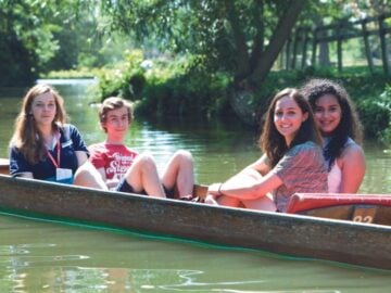 Cambridge Summer School: 4 students on a punt